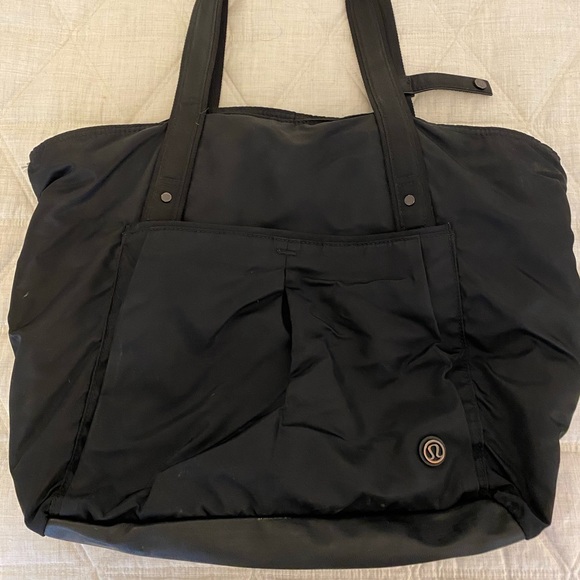 lululemon athletica Handbags - Lululemon gym/diaper/travel bag black